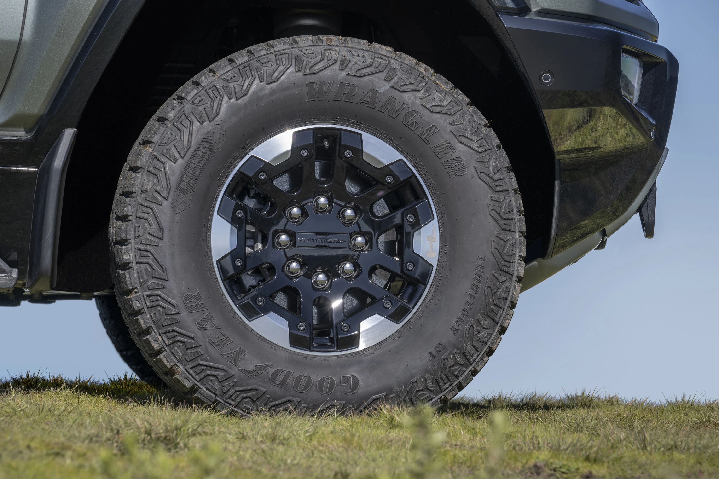 GMC Hummer EV SUV 3x wheels view