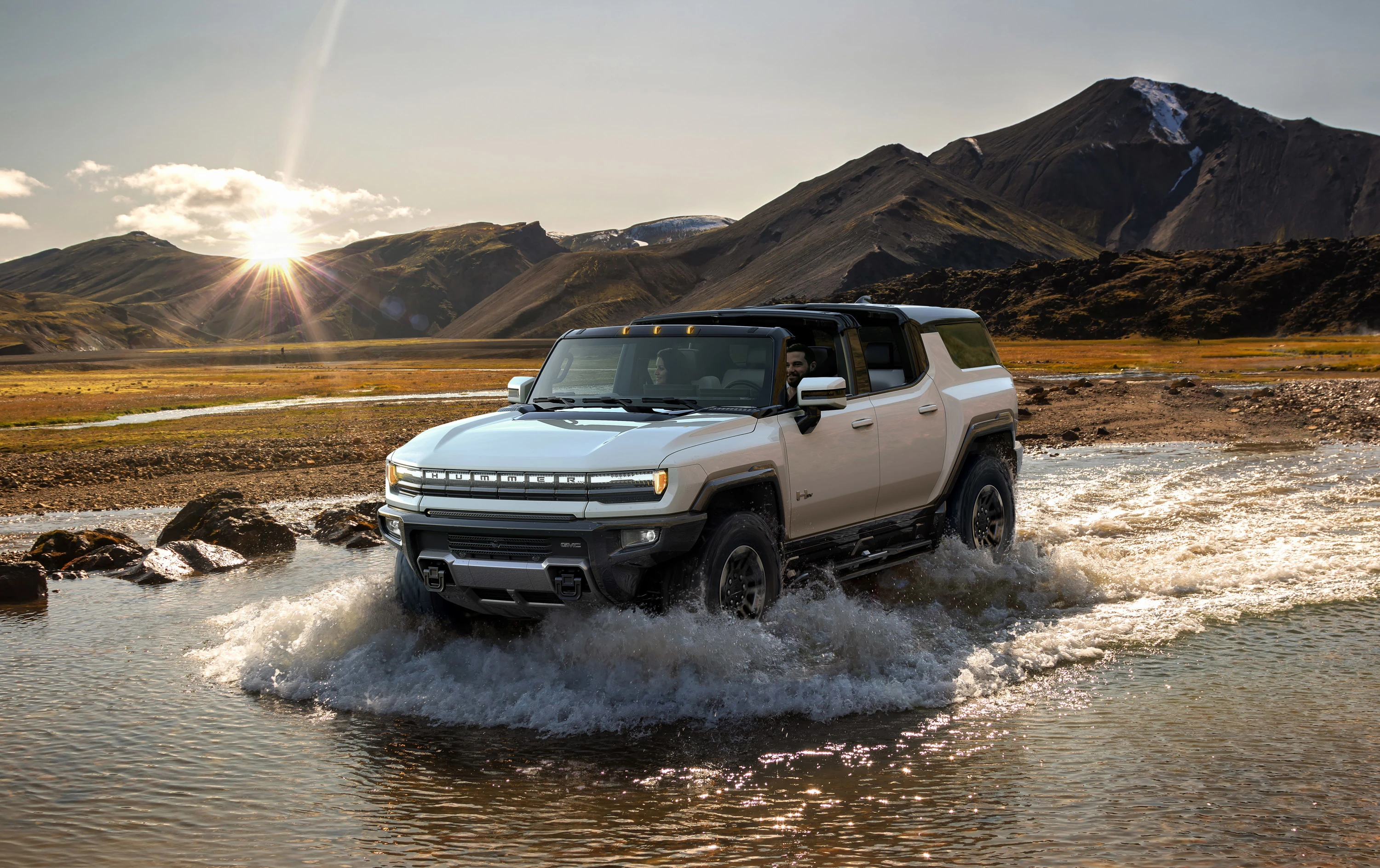 GMC Hummer EV SUV 3x dynamic view