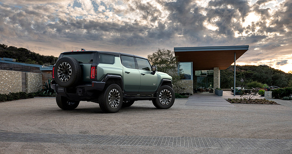 GMC Hummer EV SUV 3x exterior view