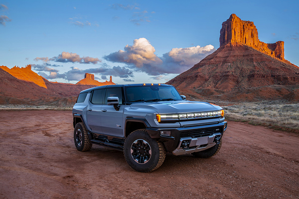 GMC Hummer EV SUV 3x exterior view