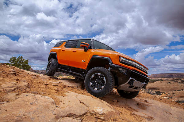 GMC Hummer EV SUV 3x exterior view