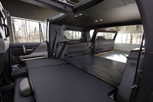 GMC Hummer EV SUV 3x trunk view