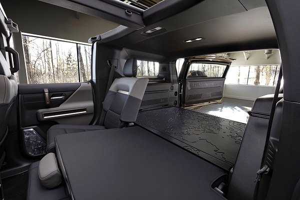 GMC Hummer EV SUV 3x trunk view