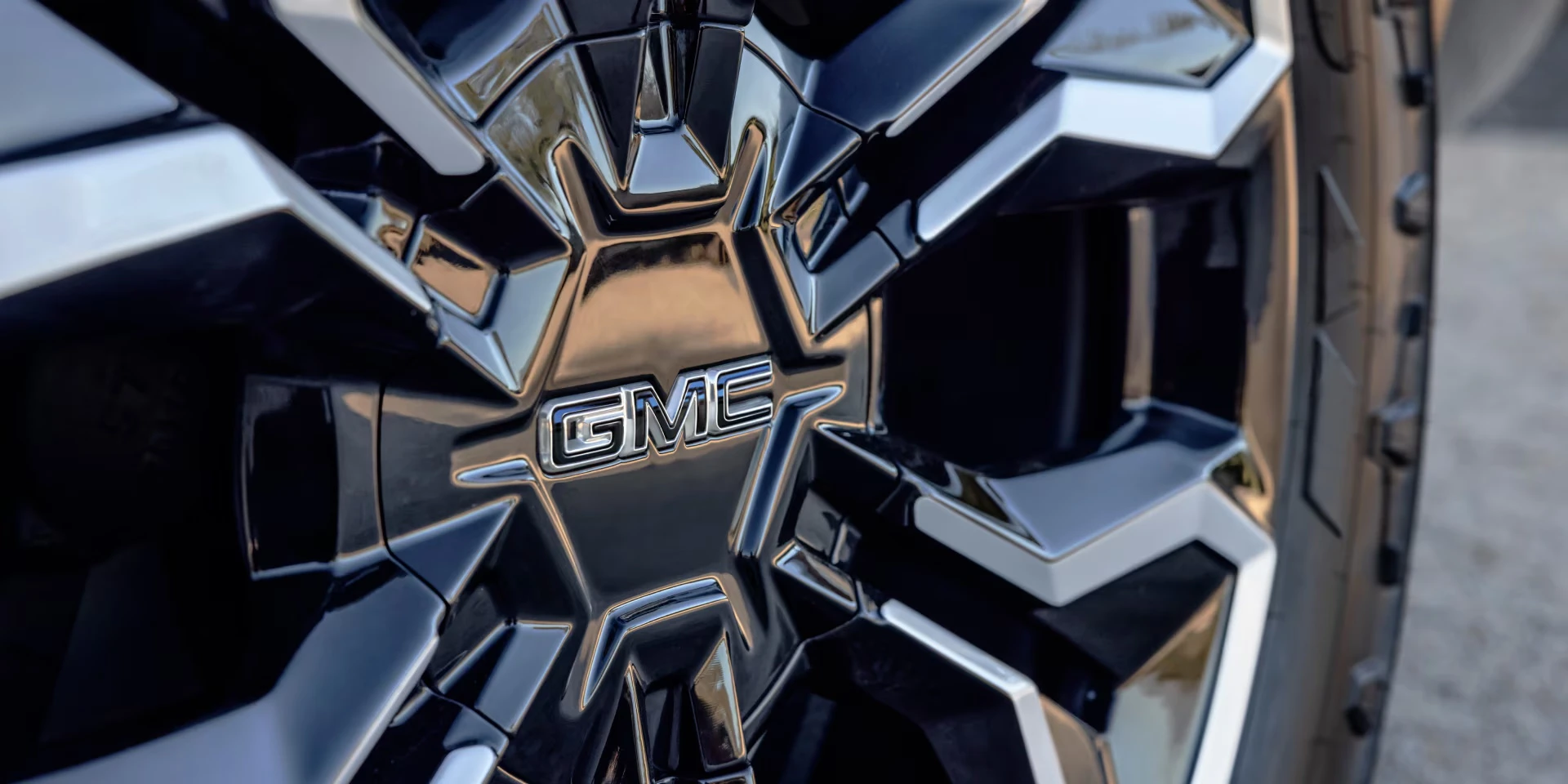 GMC Sierra EV Denali Edition 1 details view