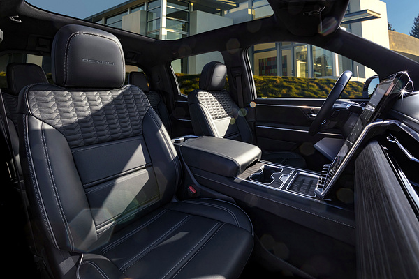 GMC Sierra EV Denali Edition 1 frontseats view