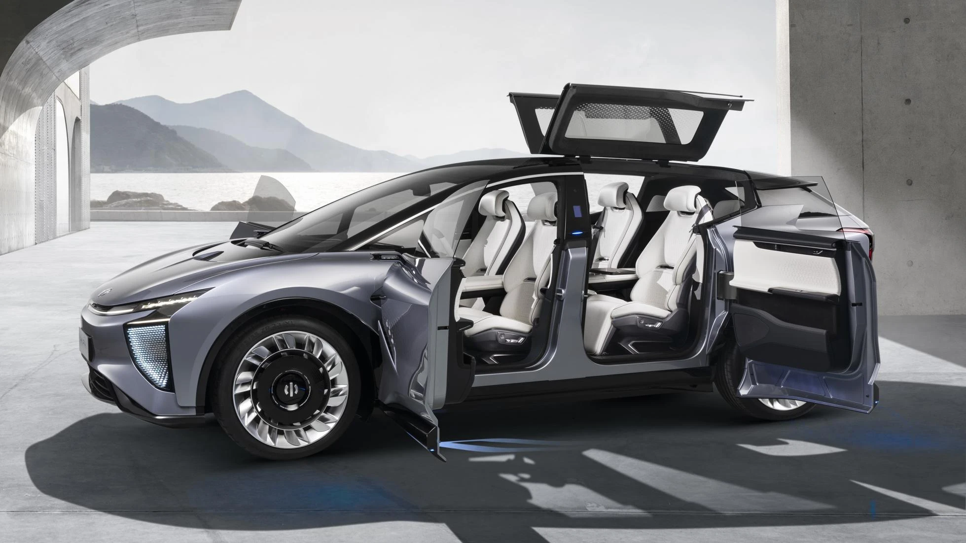 HiPhi X 6 Seater exterior view