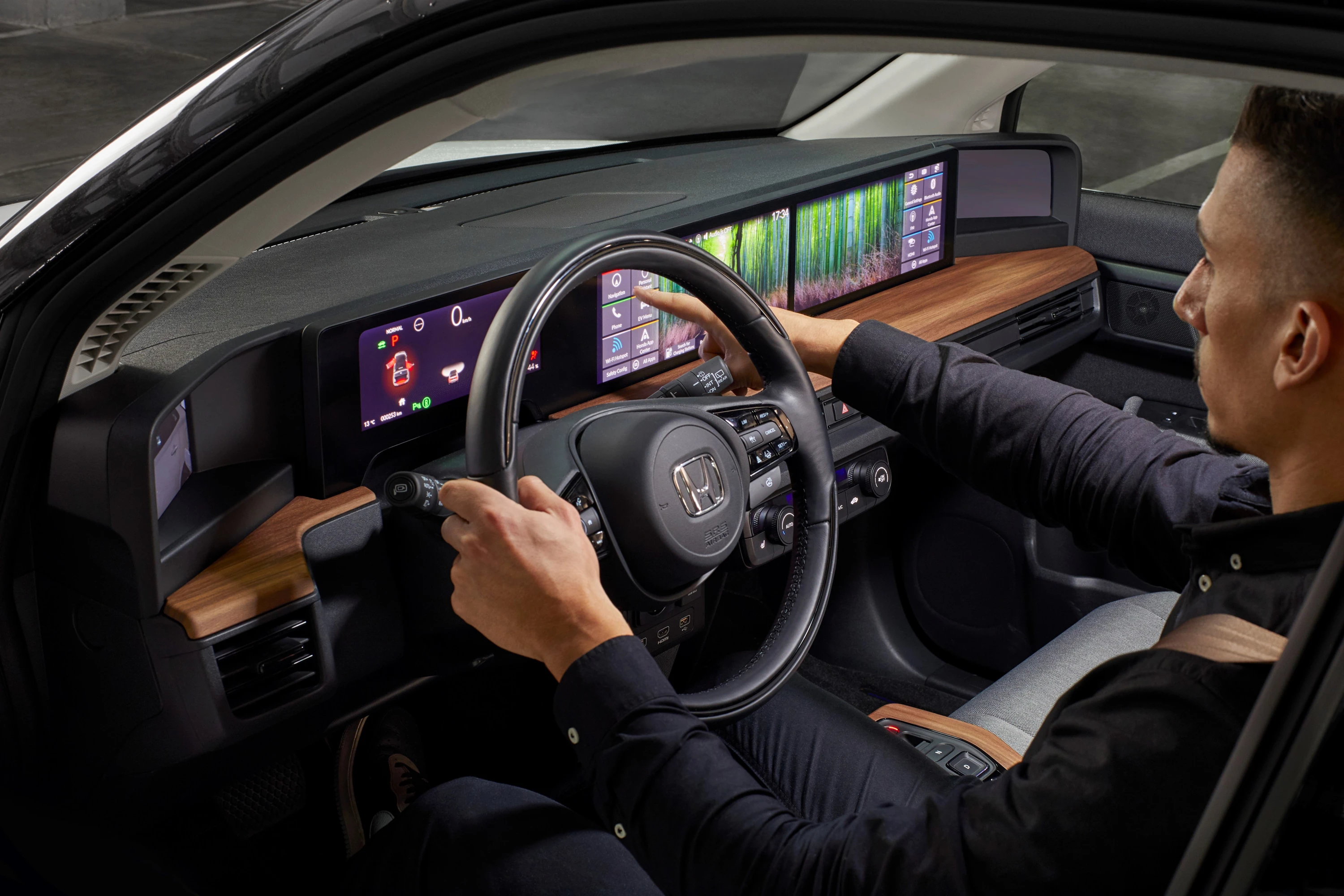 Honda e Advance interior view
