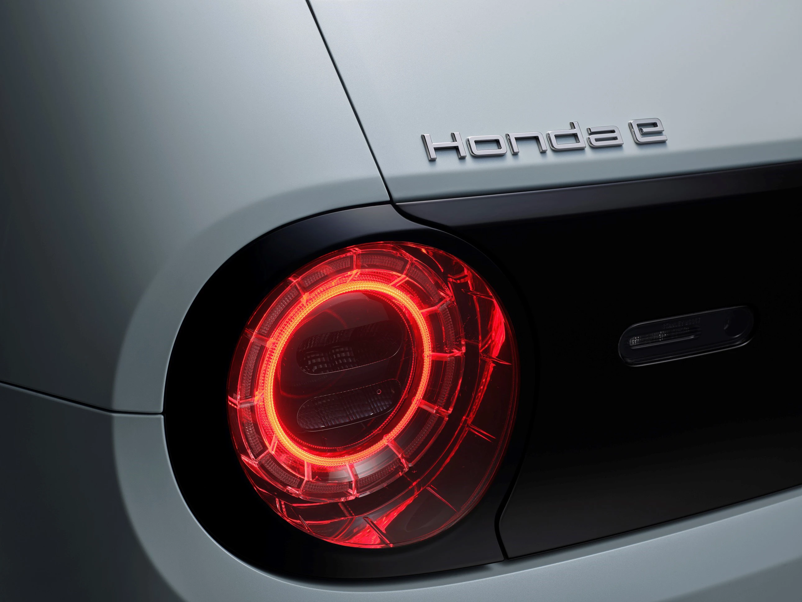 Honda e Advance taillights view