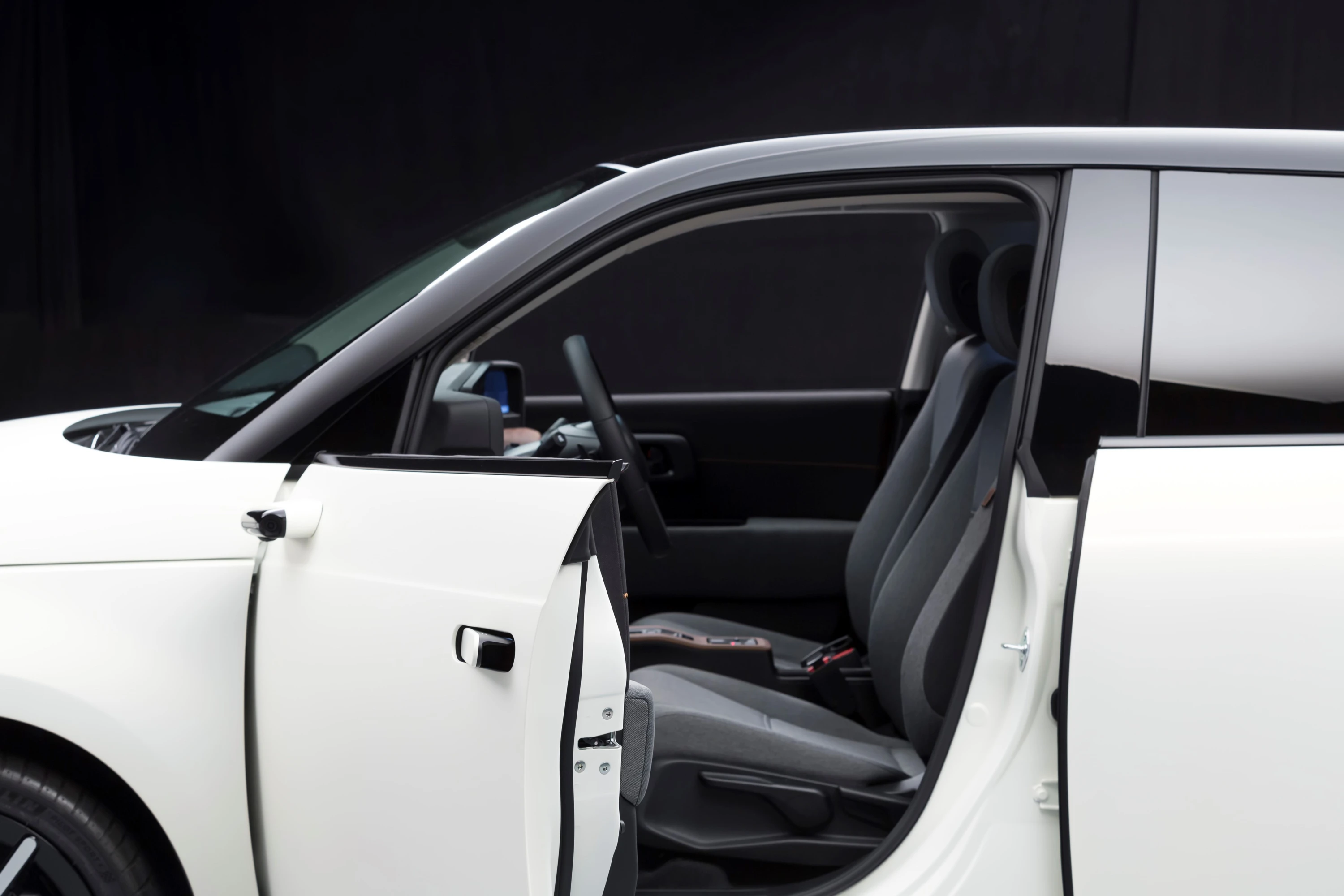 Honda e Advance exterior view