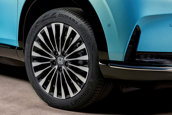 Honda e:Ny1 wheels view