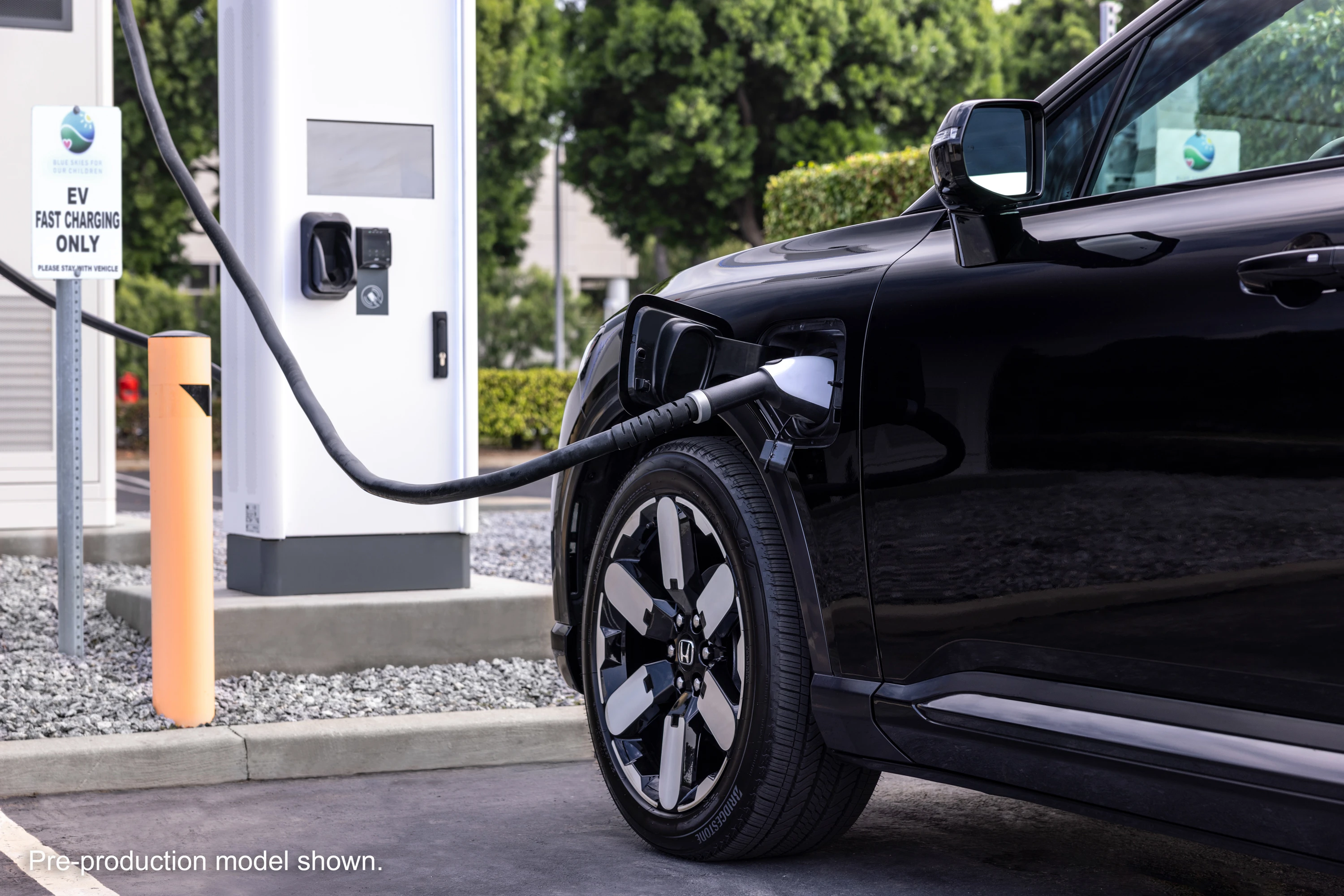 Honda Prologue FWD charging view