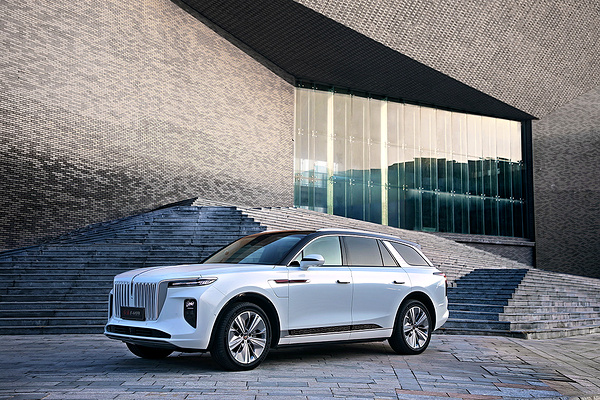Hongqi E-HS9 Comfort exterior view