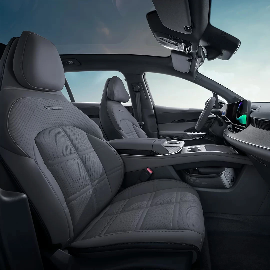Hongqi EHS7 85kWh AWD frontseats view