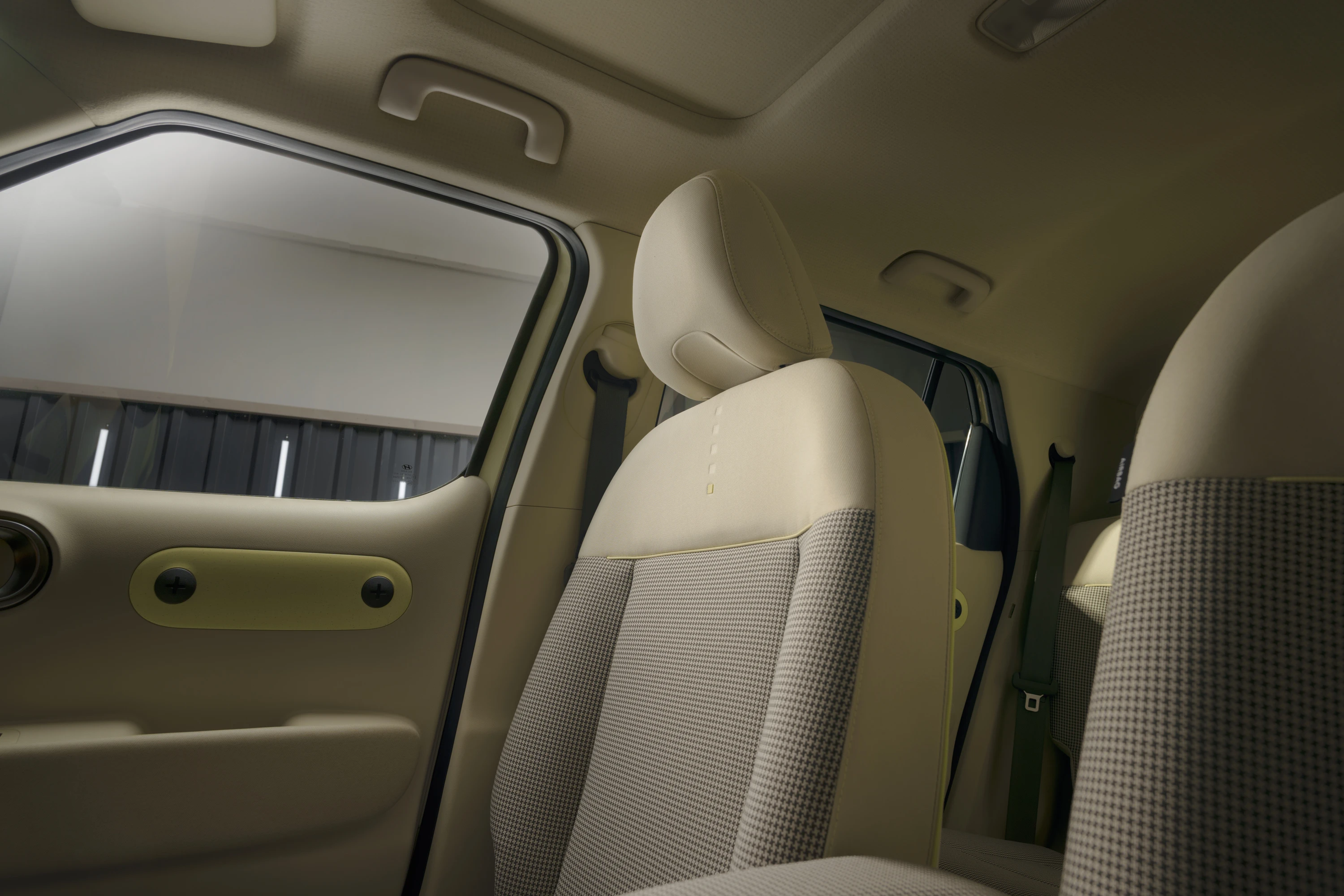 Hyundai INSTER Long Range frontseats view