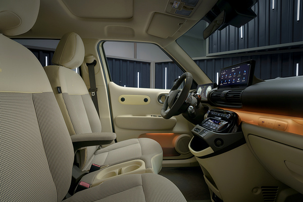 Hyundai INSTER Long Range frontseats view