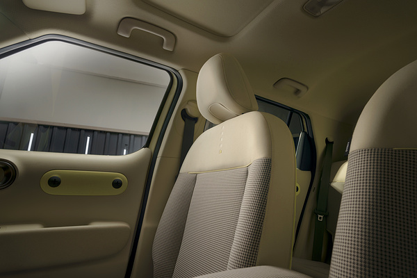 Hyundai INSTER Long Range frontseats view