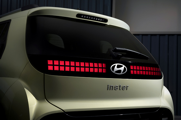 Hyundai INSTER Long Range rearlights view