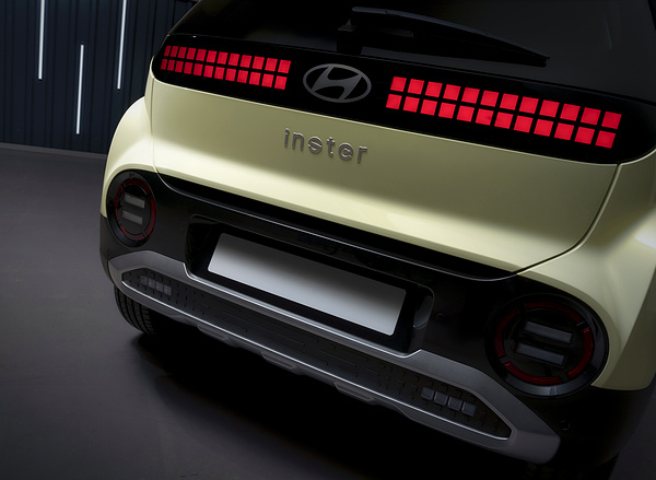 Hyundai INSTER Long Range rearlights view