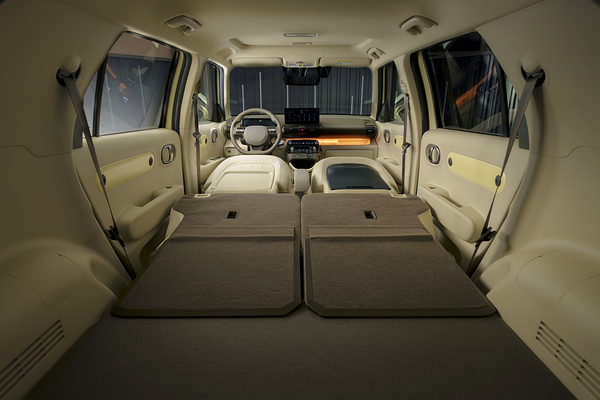Hyundai INSTER Long Range trunk view