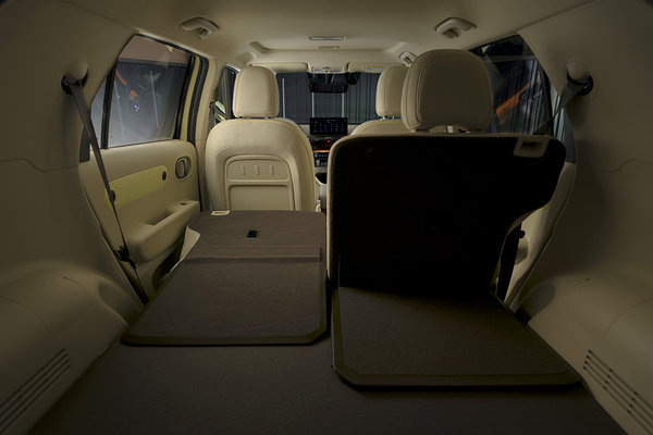 Hyundai INSTER Long Range trunk view