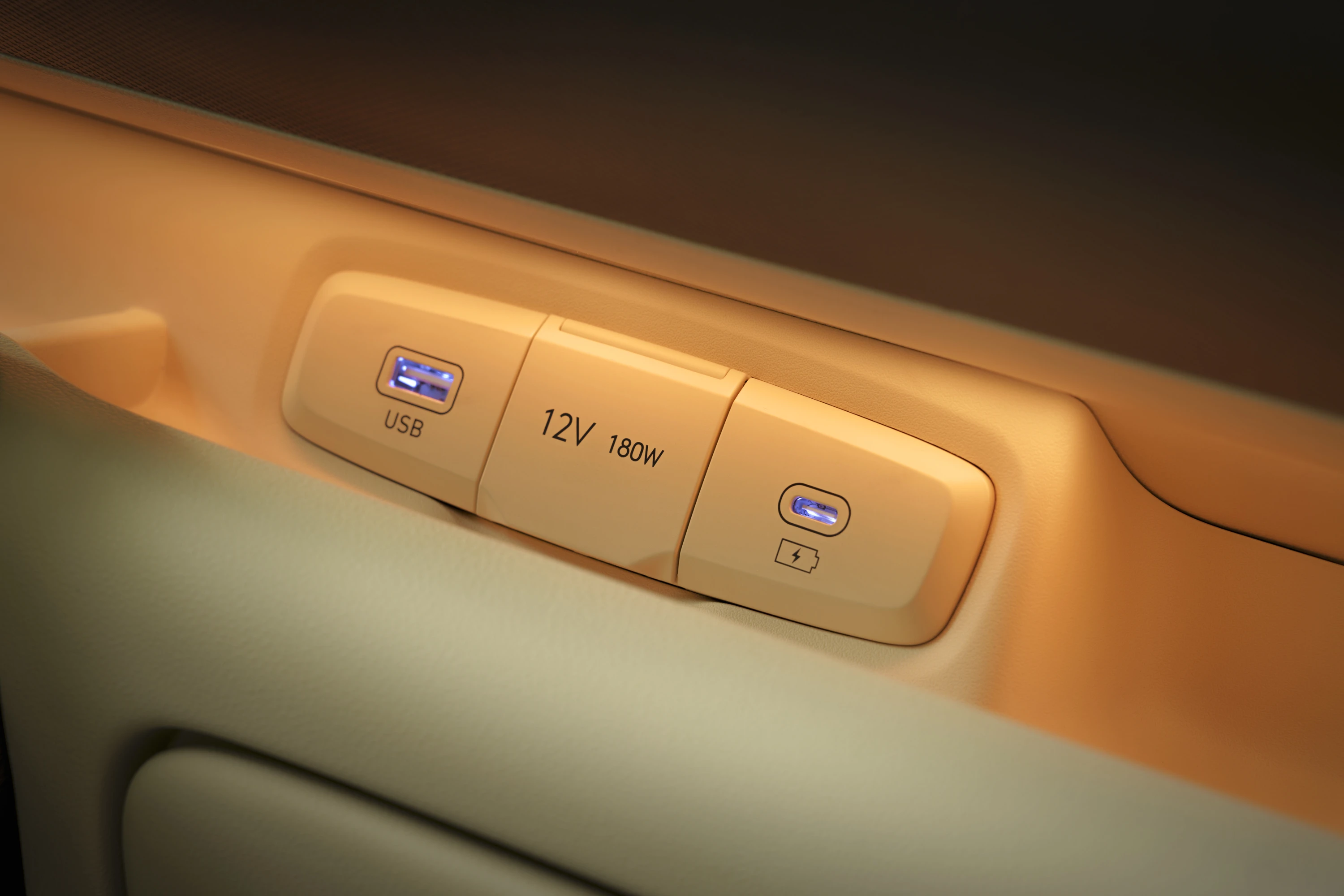 Hyundai INSTER Standard Range ports view