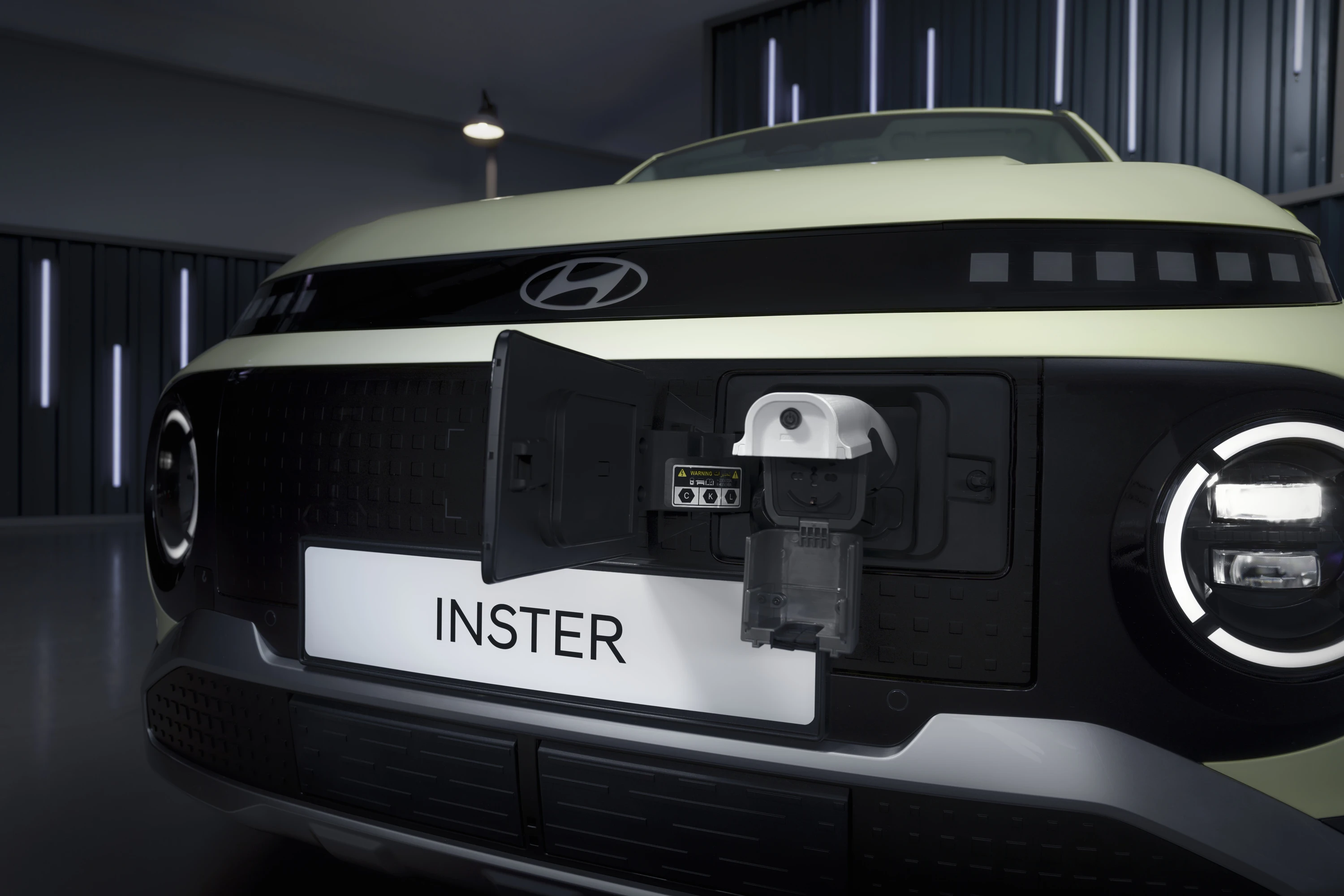 Hyundai INSTER Standard Range v2l view