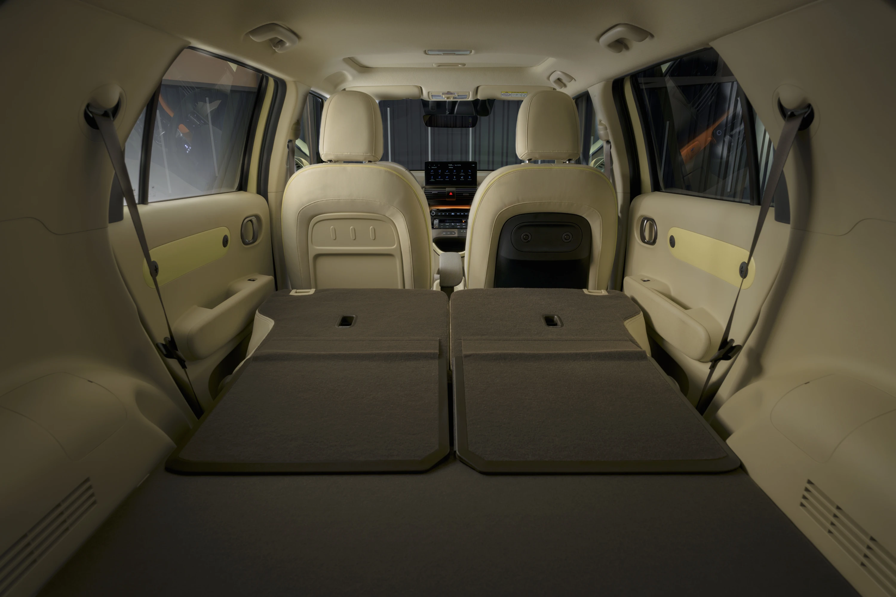 Hyundai INSTER Standard Range trunk view