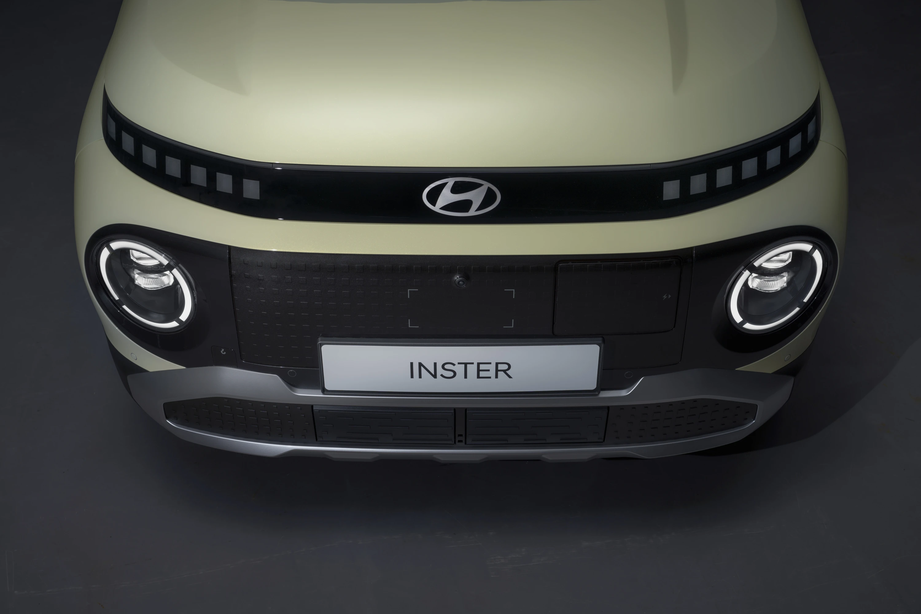 Hyundai INSTER Standard Range headlights view