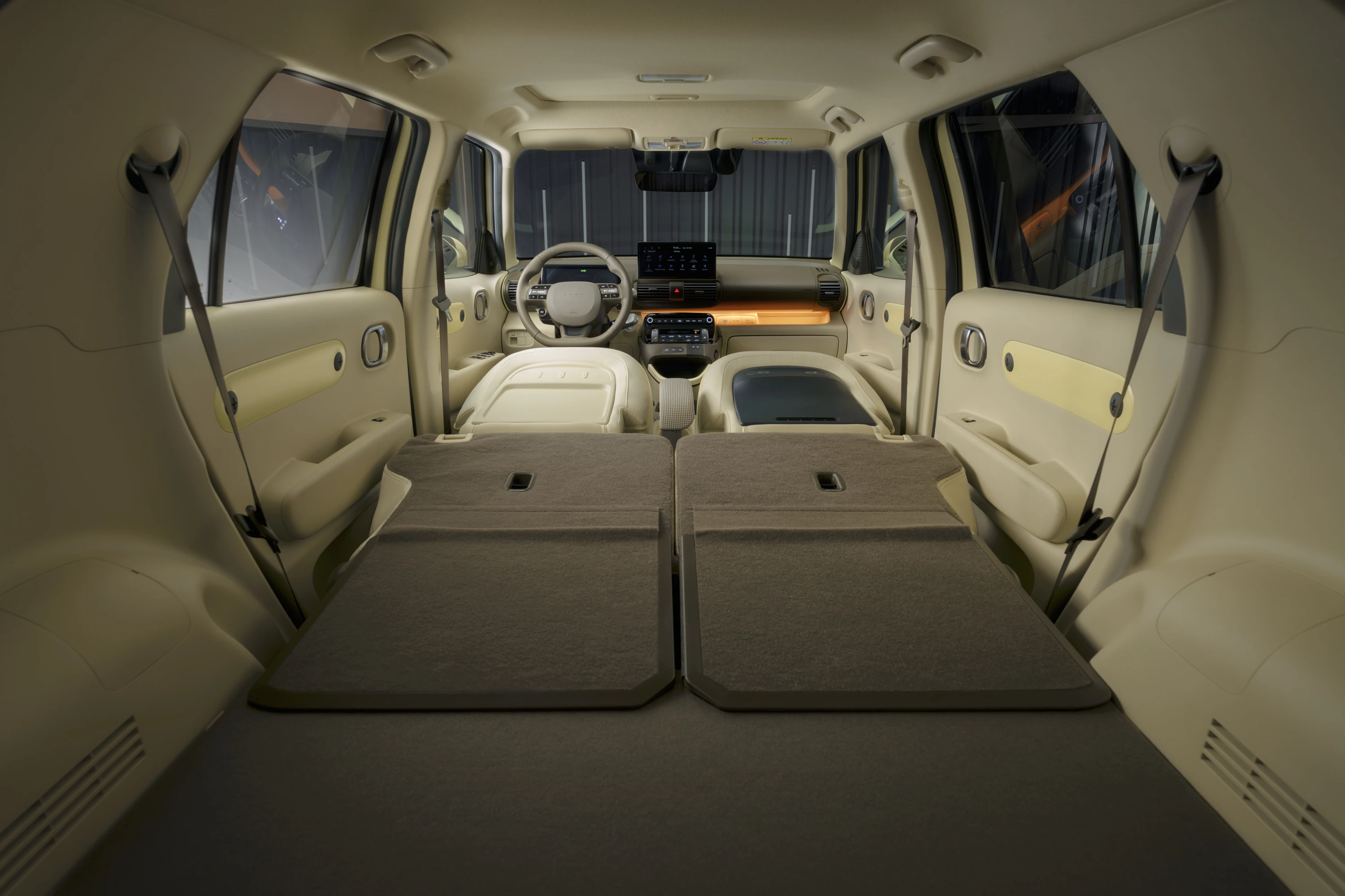 Hyundai INSTER Standard Range trunk view