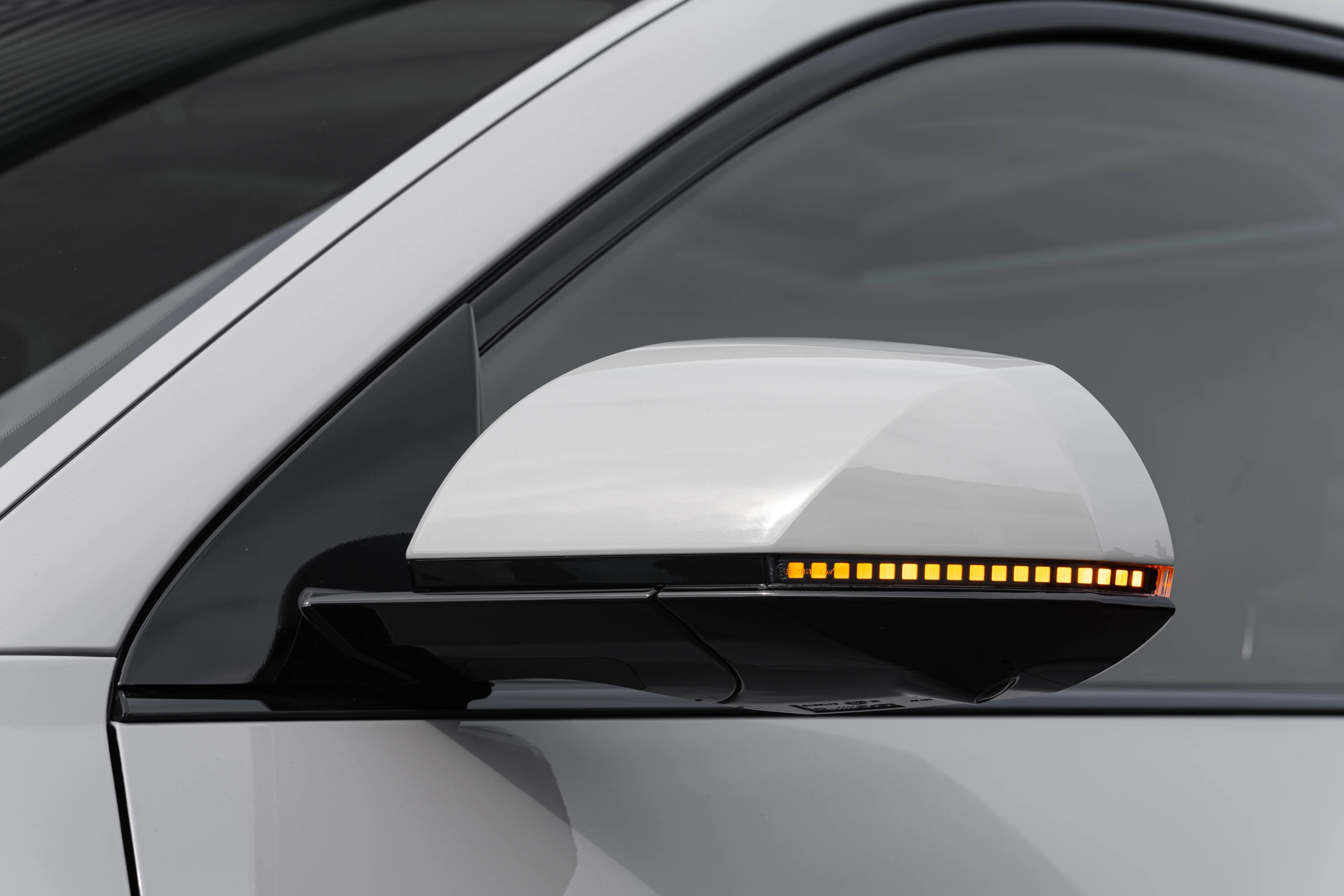 Hyundai Ioniq 5 Long Range 2WD mirror view