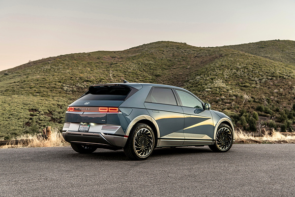 Hyundai Ioniq 5 Long Range 2WD exterior view