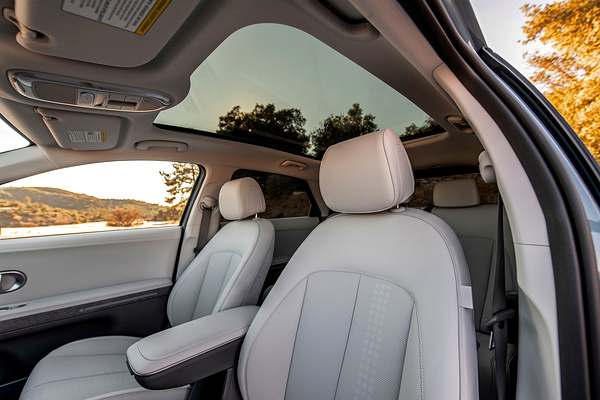 Hyundai Ioniq 5 Long Range 2WD interior view