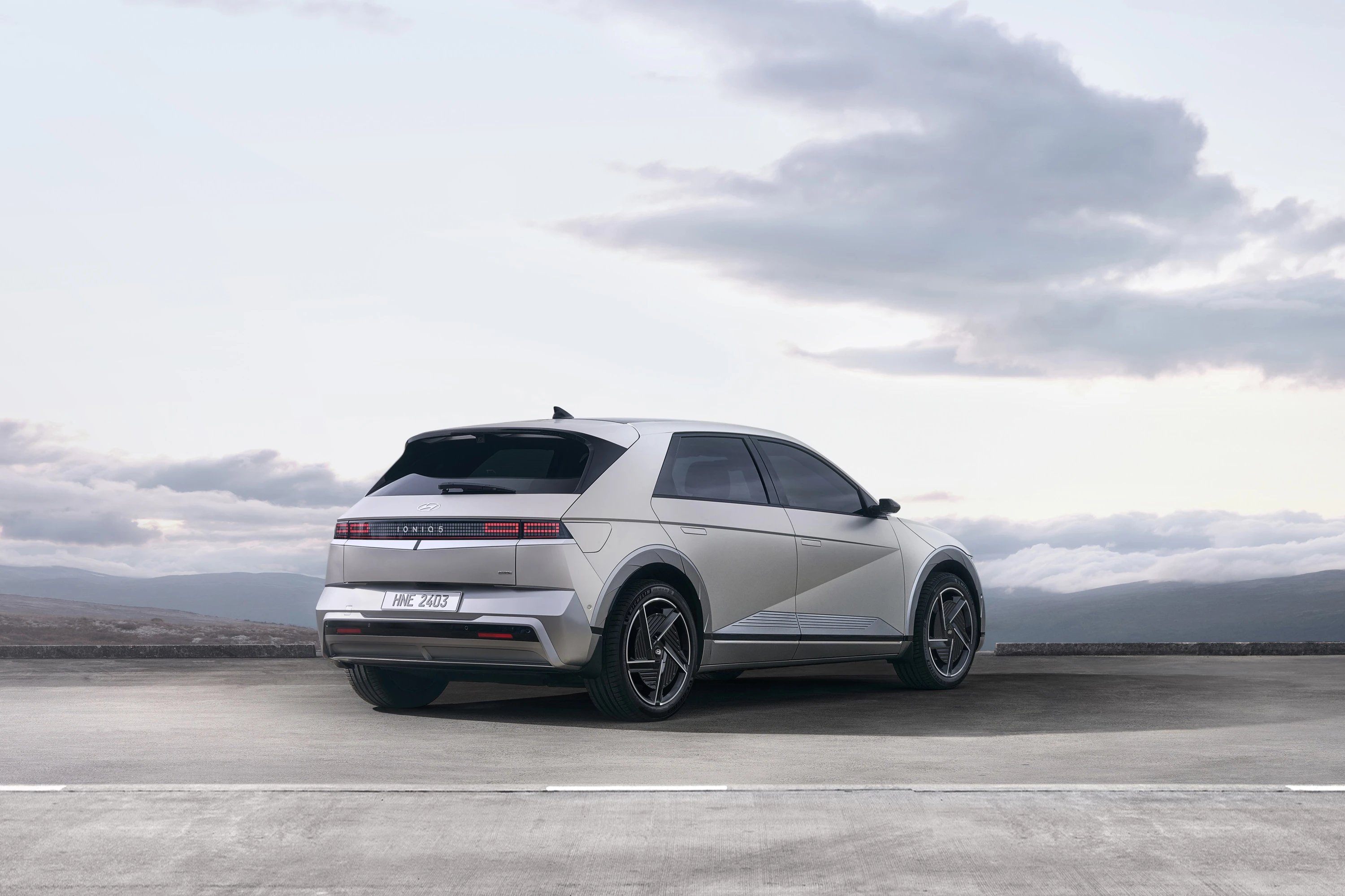 Hyundai Ioniq 5 Long Range AWD exterior view