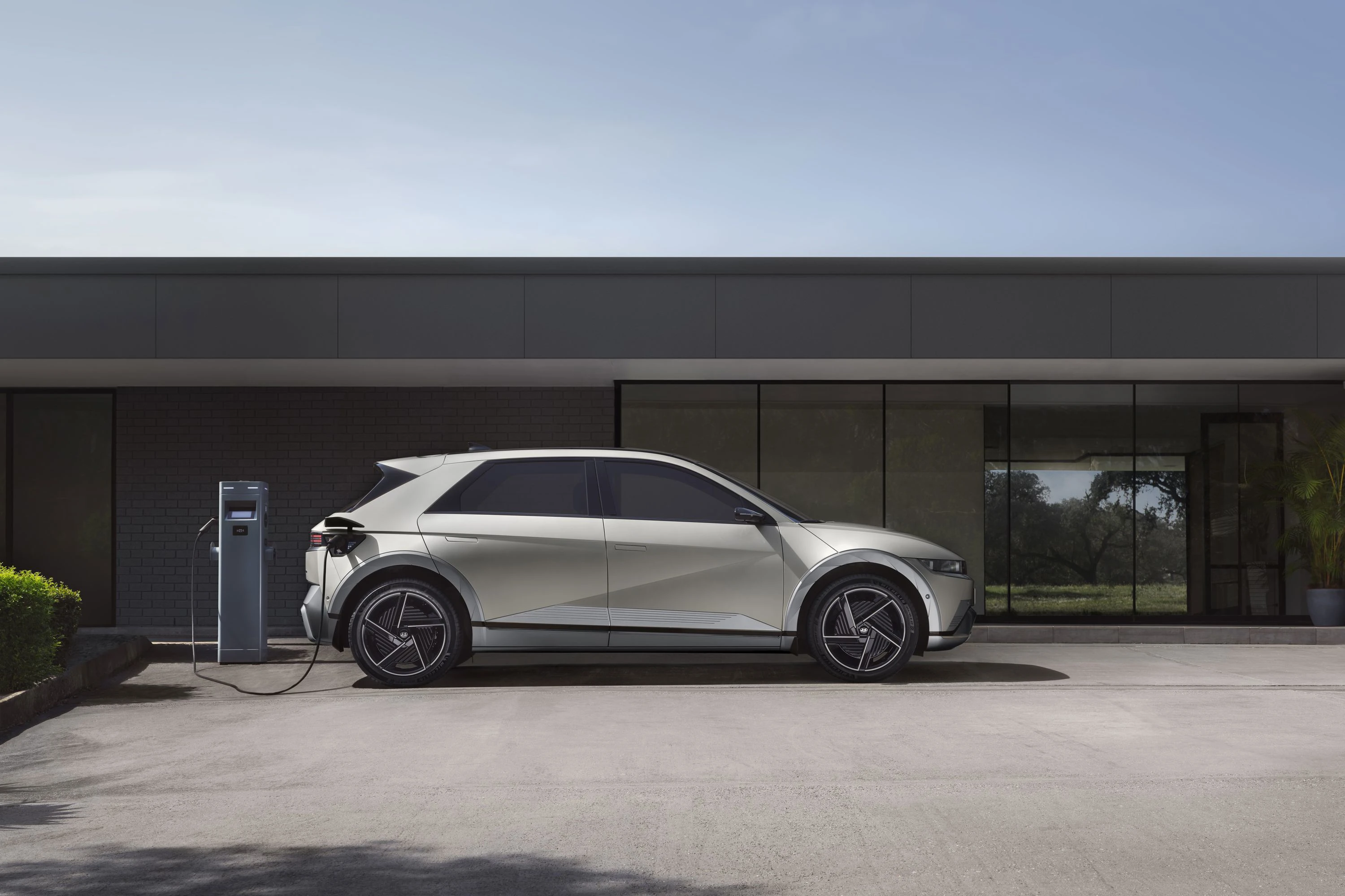 Hyundai Ioniq 5 Long Range AWD charging view