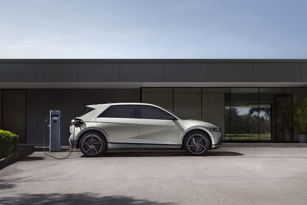 Hyundai Ioniq 5 Long Range AWD charging view