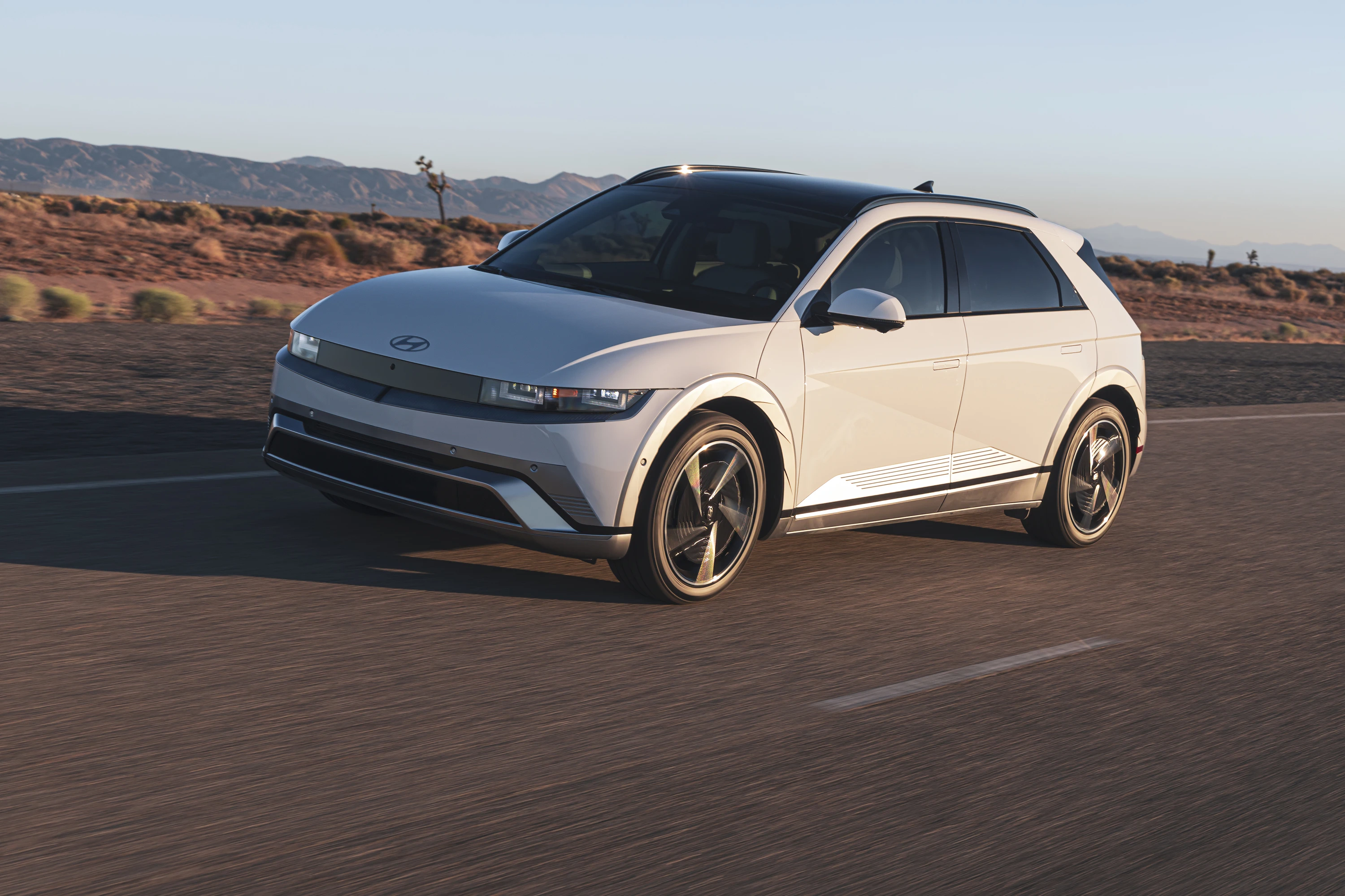 Hyundai Ioniq 5 Long Range AWD exterior view