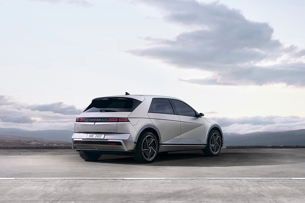 Hyundai Ioniq 5 Long Range AWD exterior view