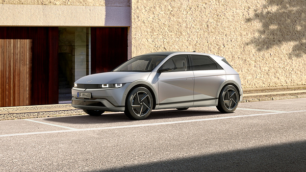 Hyundai Ioniq 5 Long Range AWD exterior view
