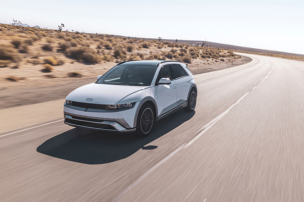 Hyundai Ioniq 5 Long Range AWD exterior view