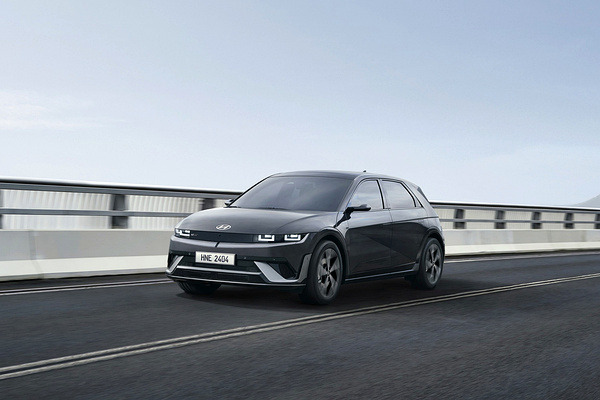Hyundai Ioniq 5 Long Range AWD exterior view