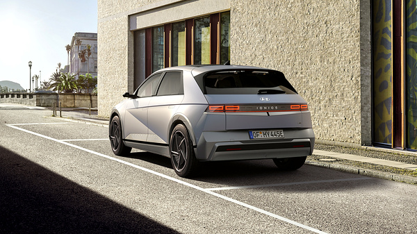 Hyundai Ioniq 5 Long Range AWD exterior view