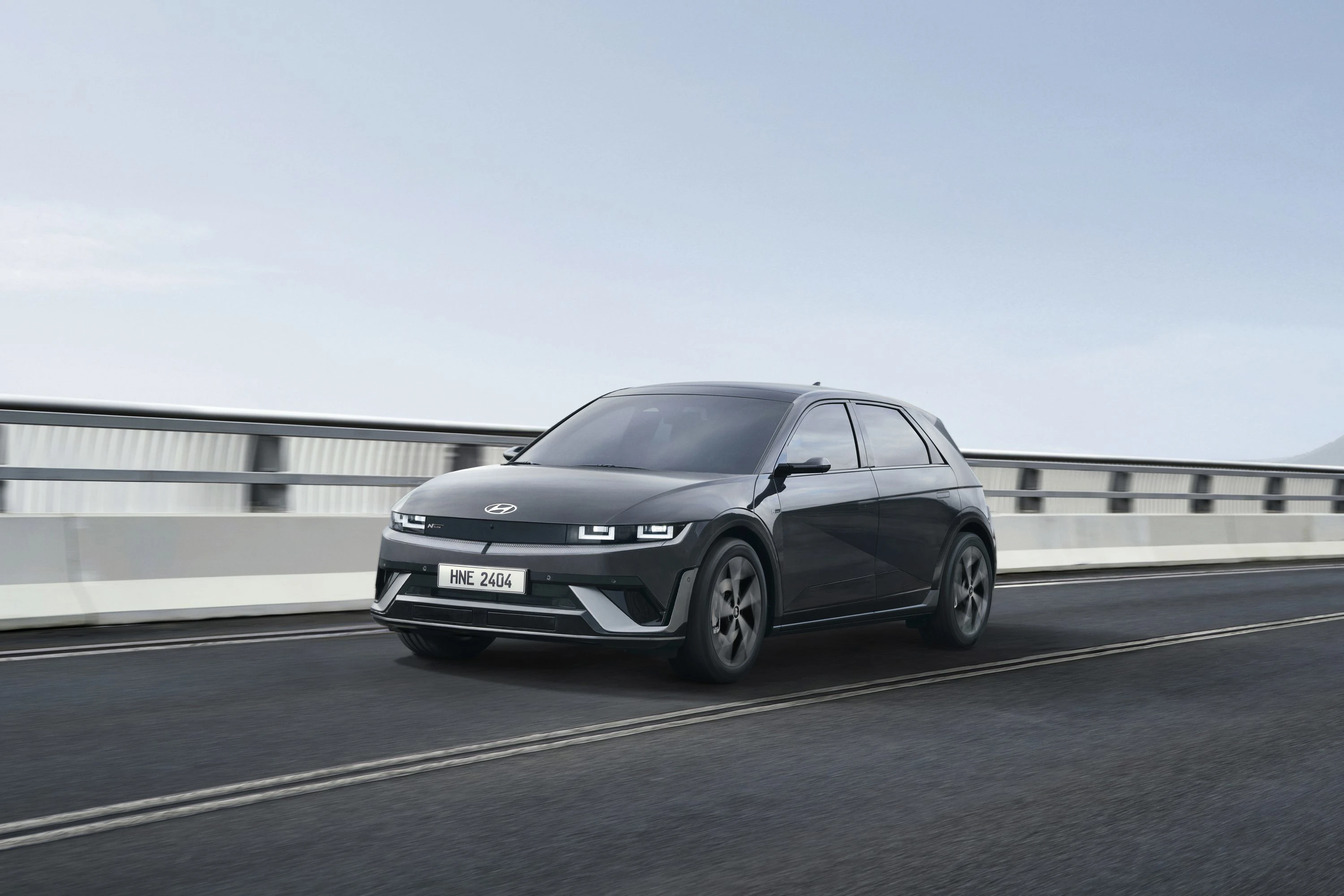 Hyundai Ioniq 5 Long Range AWD exterior view