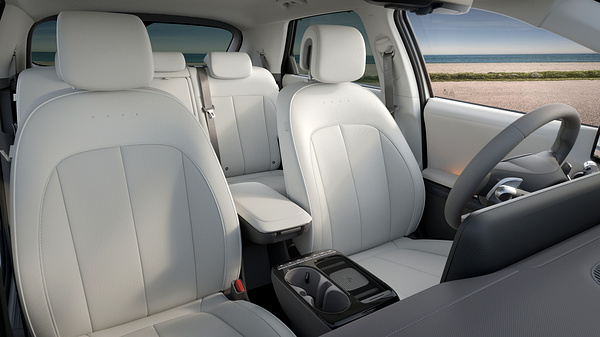 Hyundai Ioniq 5 Long Range AWD frontseats view