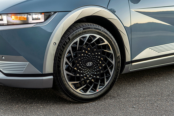 Hyundai Ioniq 5 Long Range AWD wheels view