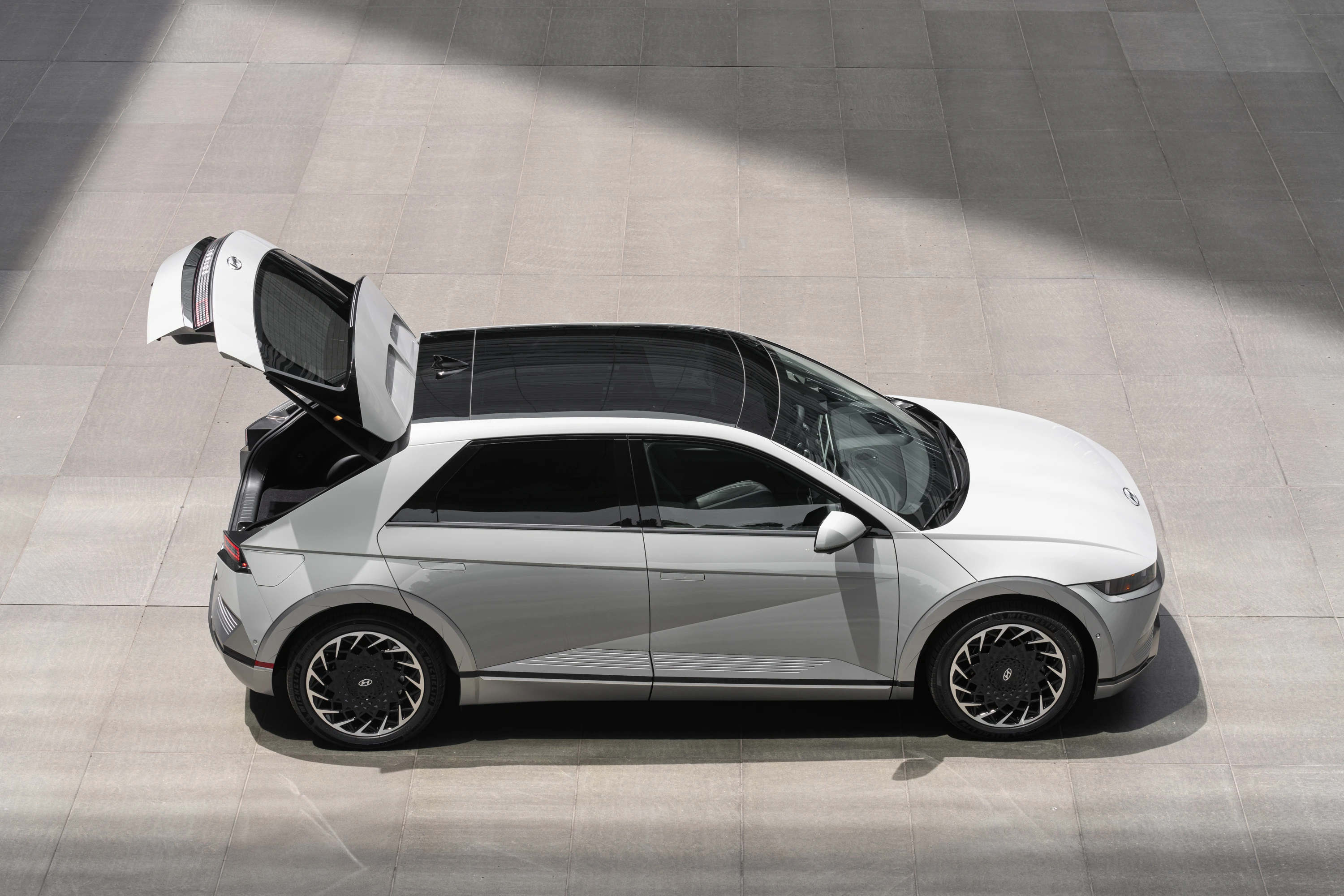 Hyundai Ioniq 5 Long Range AWD (GEN1) exterior view