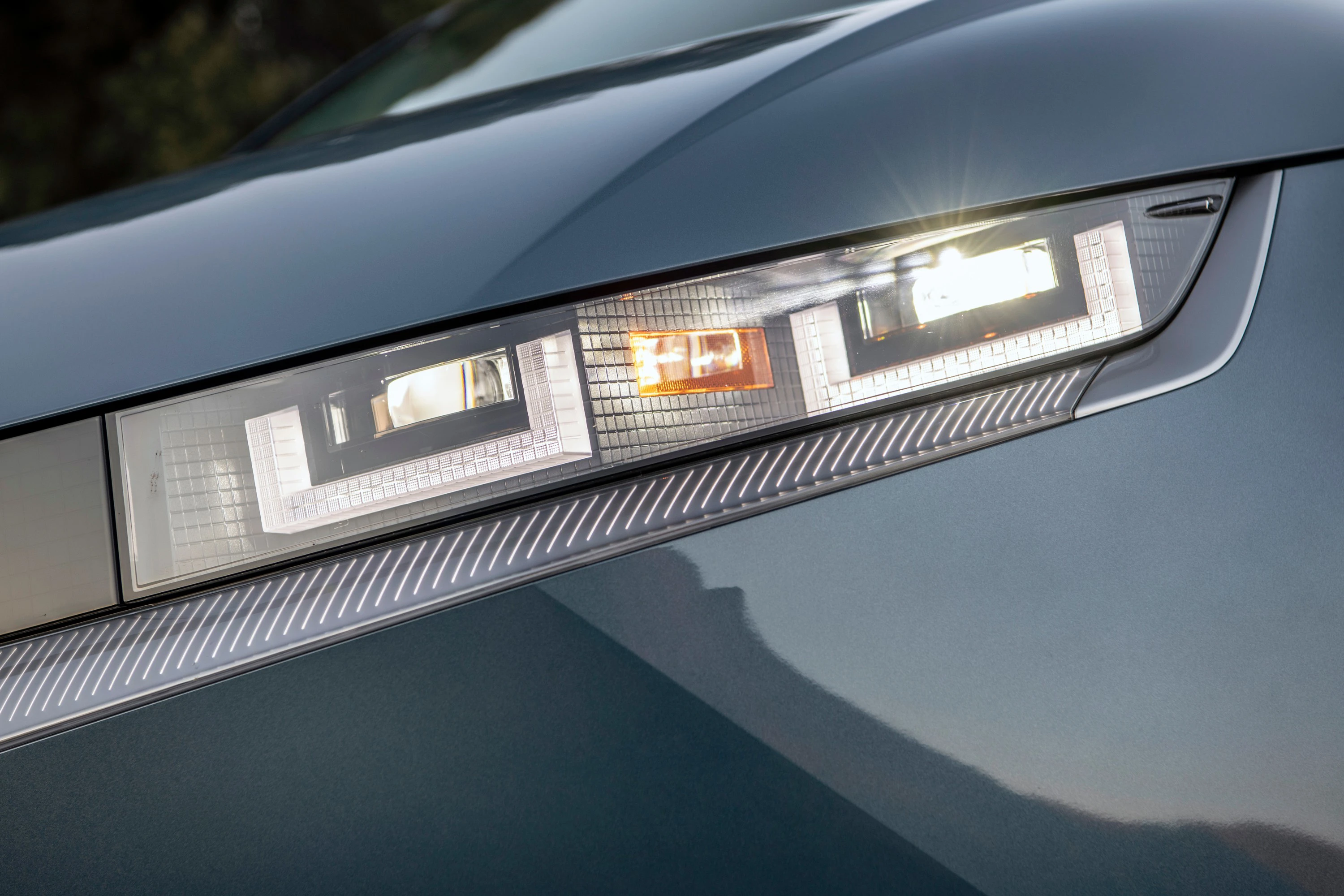 Hyundai Ioniq 5 Long Range AWD (GEN1) headlights view
