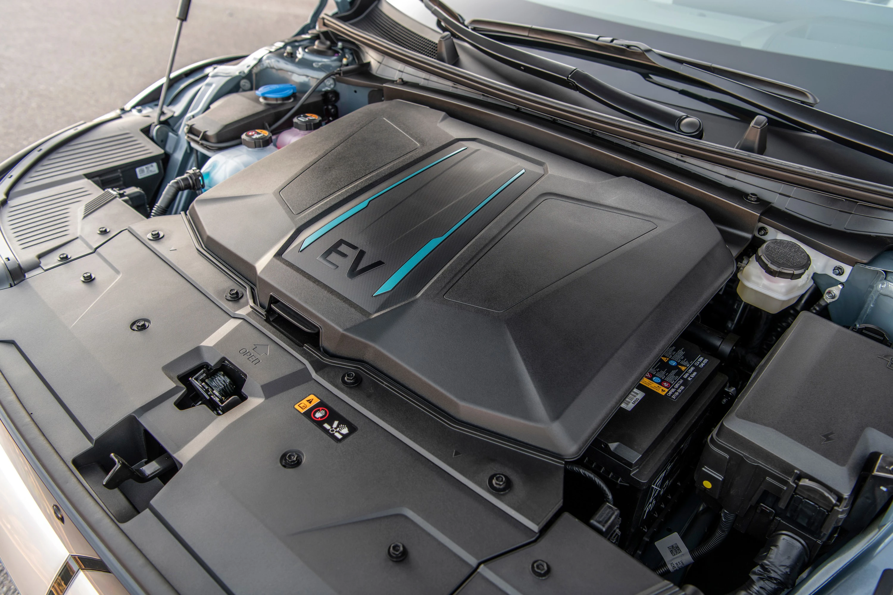 Hyundai Ioniq 5 Long Range AWD (GEN1) frunk view