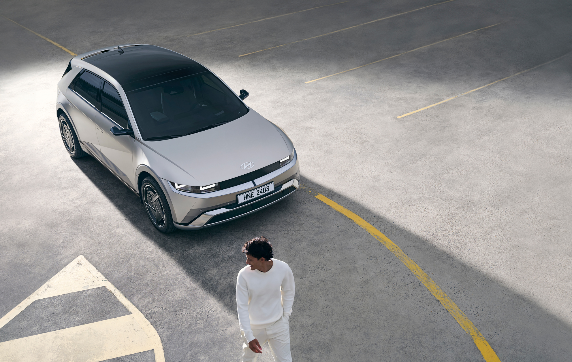 Hyundai IONIQ 5 Standard Range RWD exterior view
