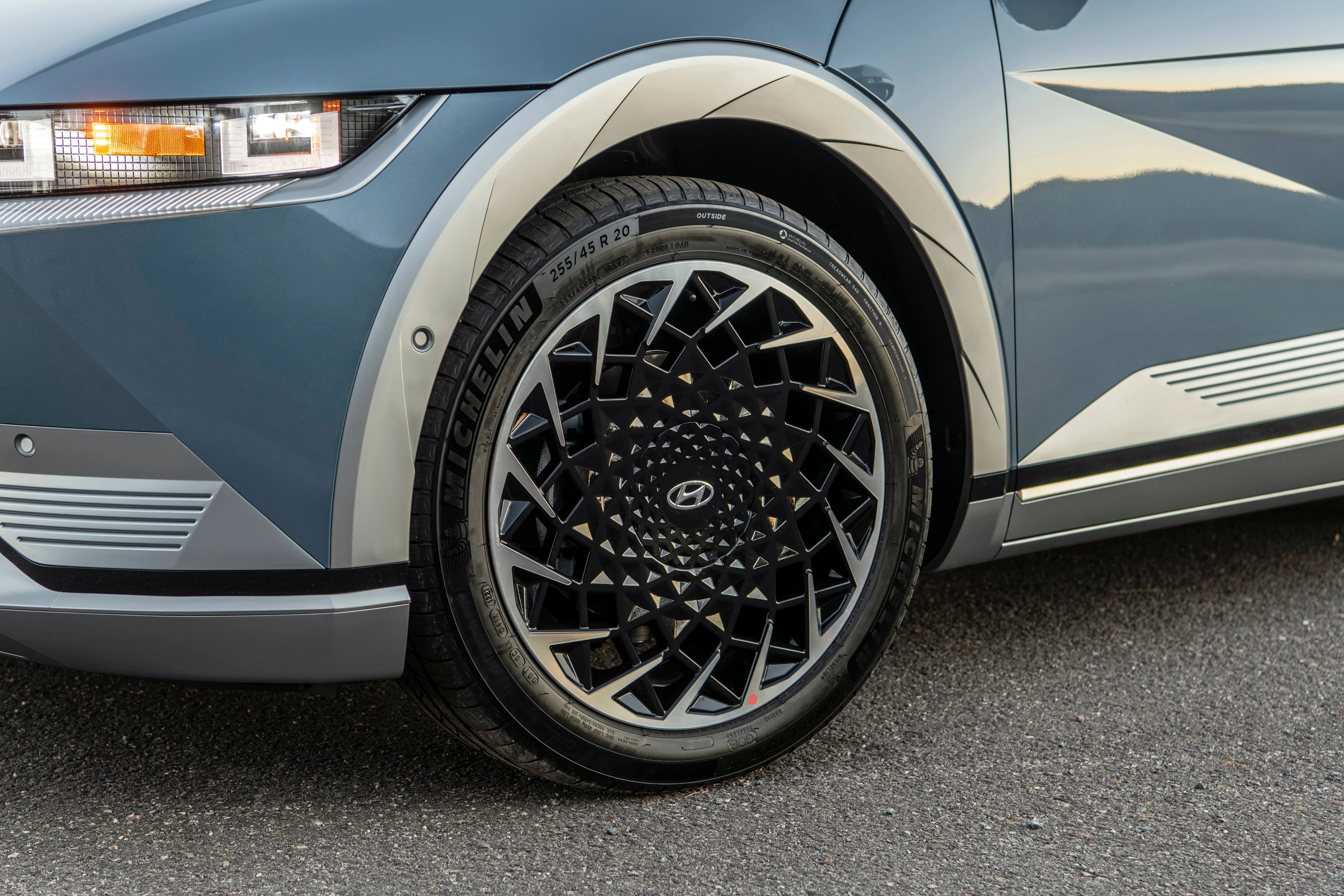 Hyundai IONIQ 5 Standard Range RWD wheels view