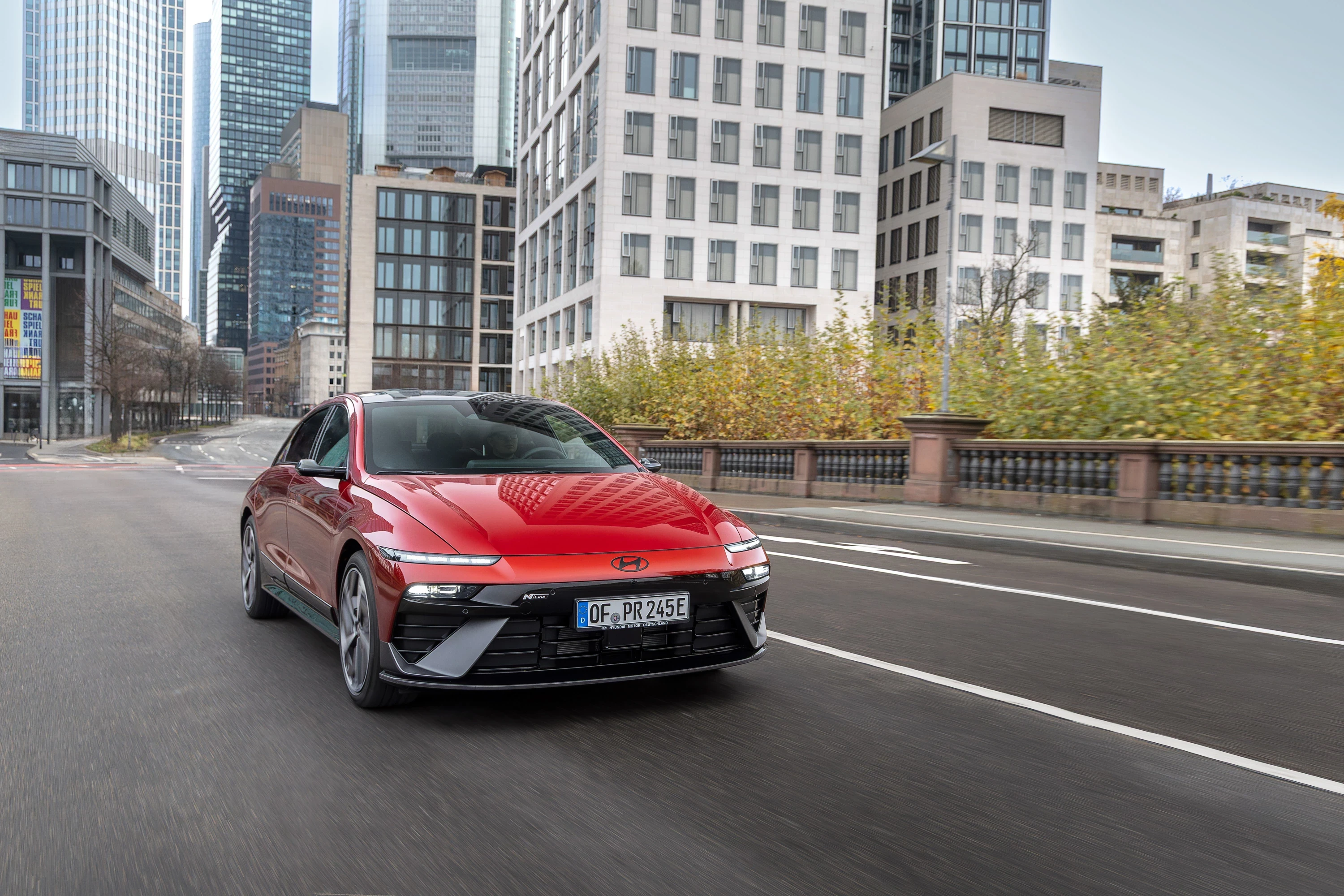 Hyundai Ioniq 6 63 kWh RWD exterior view